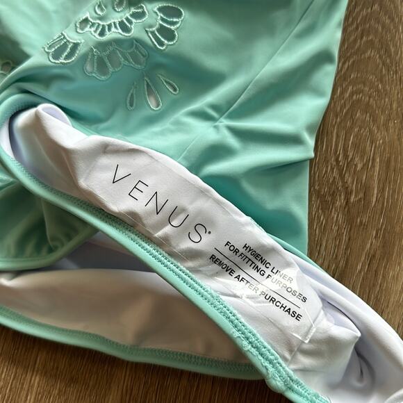 Venus Eyelet One-Piece Bathing Suit Blue Endeavor Pearl White Size 8 - Picture 3 of 6